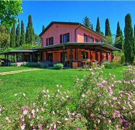 5 bedroom villa with pool and tennis court near San Gimignano, sleeps 10